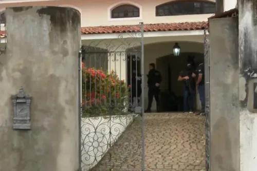 
				Operação prende suspeito de atirar em motorista por app na Jatiúca e apreende arsenal com fuzis e pistolas
			
			
