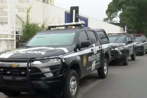 
				Operação prende suspeito de atirar em motorista por app na Jatiúca e apreende arsenal com fuzis e pistolas
			
			