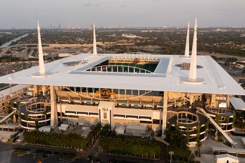 
				Palco de Brasil x Escócia, Hard Rock Stadium já recebeu Copa do Mundo de Clubes, Copa América e 6 Super Bowls
			
			