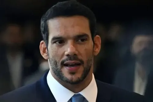 
				Presidente da CBF reage após polêmica de traição e diz que flagra é IA
			
			