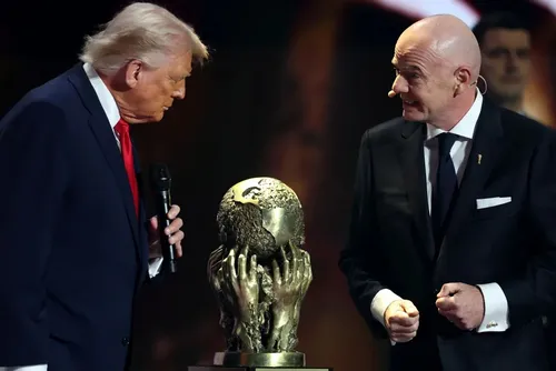 
				Presidente da Fifa confirma presença de Trump na final da Copa
			
			