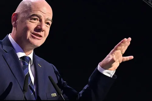 
				Presidente da Fifa celebra recorde quebrado em dia decisivo da Copa
			
			