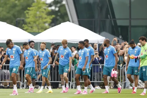
				Primeiro treino do Brasil para encarar o Japão tem oito preservados
			
			
