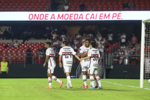 
				São Paulo arrecada premiação milionária com classificação na Copa Sul-Americana
			
			
