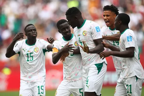 
				Senegal atropela o Iraque e sonha com vaga no mata-mata da Copa do Mundo
			
			