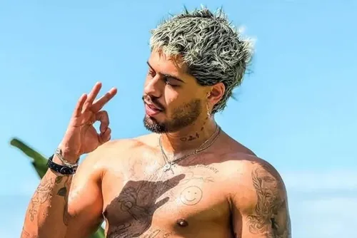 
				Solteiro, Zé Felipe chama a atenção com indireta: "Cachorro"
			
			
