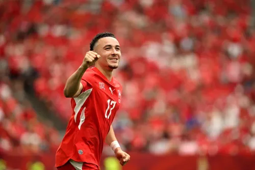 
				Suíça vence Canadá, segue invicta e se classifica na Copa do Mundo
			
			
