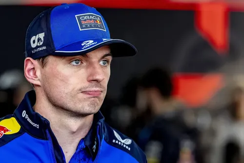 
				Verstappen discute saída da Red Bull e futuro na Fórmula 1, diz veículo
			
			