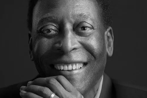 
				Vidente que previu ataque alienígena em jogo do Brasil revela recado de Pelé
			
			