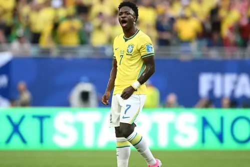 
				Vini Jr. marca dois na Escócia e se isola como artilheiro do Brasil
			
			