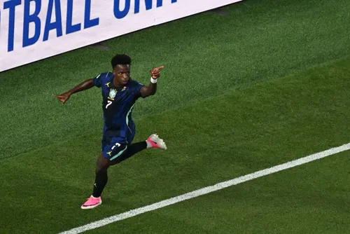 
				Vini Jr. volta a brilhar, Brasil bate Haiti e lidera grupo na Copa do Mundo
			
			