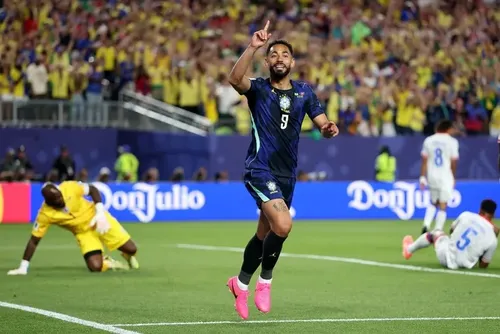 
				Vini Jr. volta a brilhar, Brasil bate Haiti e lidera grupo na Copa do Mundo
			
			