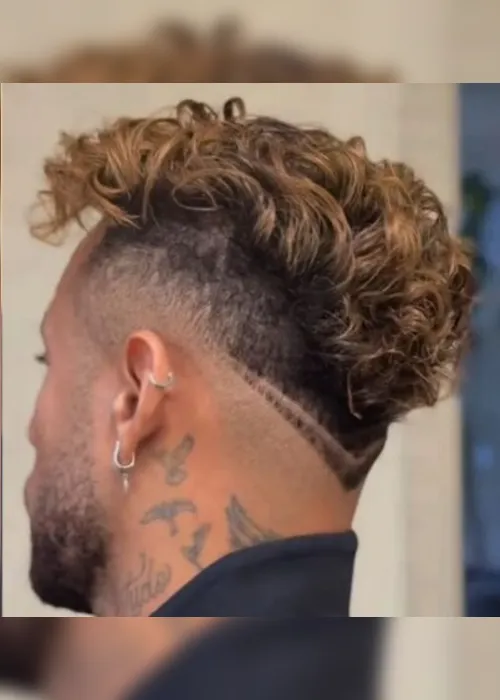 
				Às vésperas da Copa, Neymar Jr. muda o cabelo e web não perdoa: ‘Conseguiu’
			
			