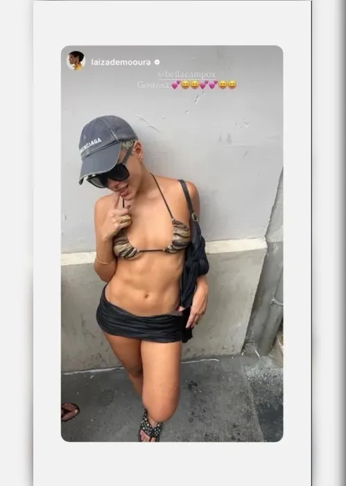 
				Bella Campos sensualiza com biquíni estampado e boné de grife
			
			