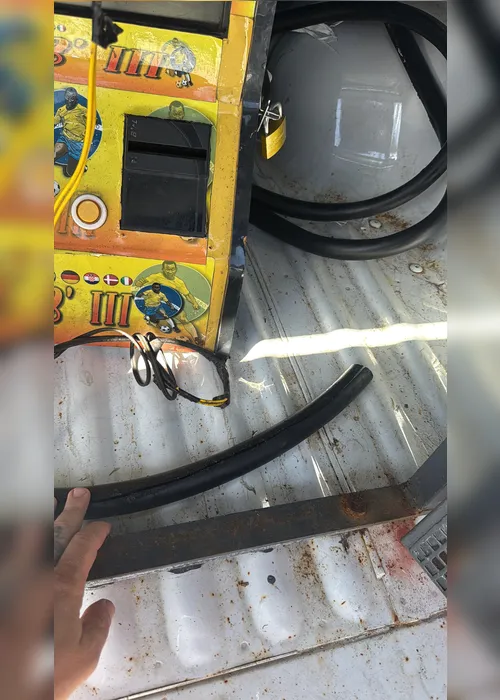 
				Dono de ferro-velho é preso suspeito de receptação de fios furtados do CODE
			
			