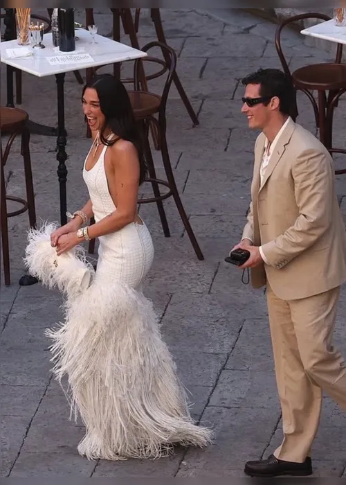 
				Dua Lipa e Callum Turner iniciam casamento de 3 dias na Itália; veja vídeos
			
			