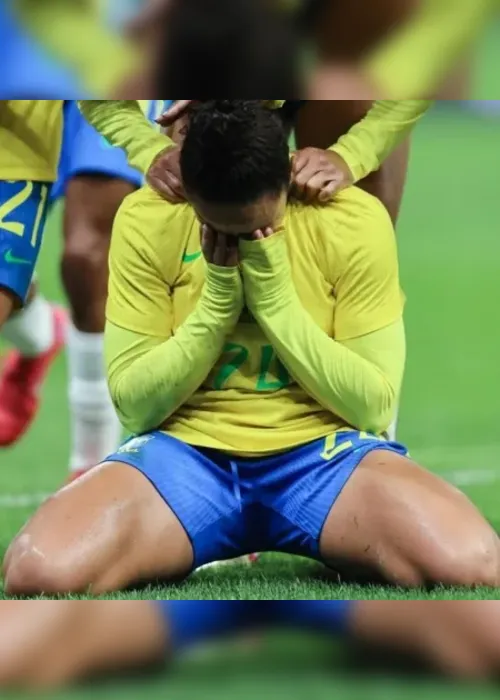 
				Dudinha rompe ligamento do joelho em amistoso do Brasil e fará cirurgia
			
			