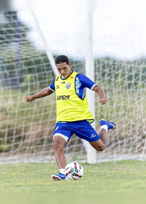 
				Elenco do CSA treina em Maceió e segue viagem ainda nesta quinta para a Bahia
			
			