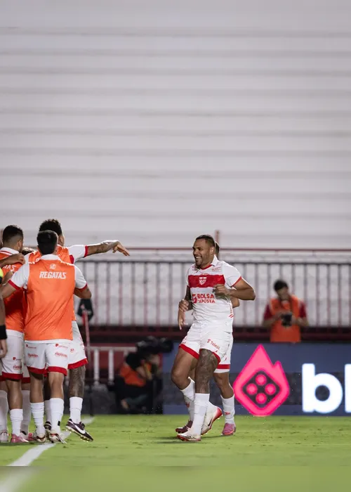 
				Em jogo dramático, CRB cede empate ao Atlético-GO, no Antônio Accioly, pela Série B: 3x3
			
			