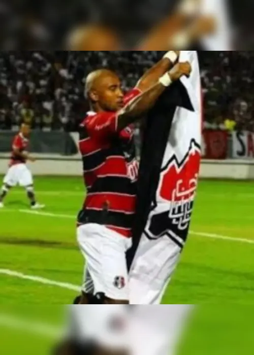 
				Ex-jogador do Santa Cruz, Brasão é assassinado a tiros aos 44 anos
			
			