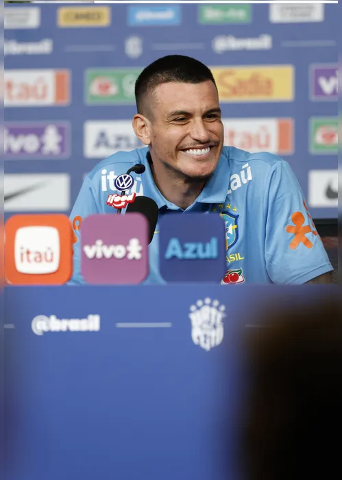 
				Ibañez faz mistério sobre posição que será utilizado na Copa: "Não depende de mim"
			
			