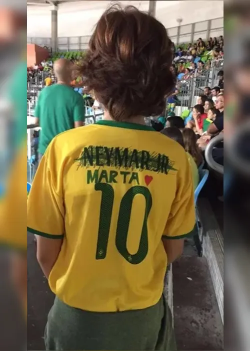 
				Lula tem razão? Compare as carreiras de Neymar e Marta:
			
			