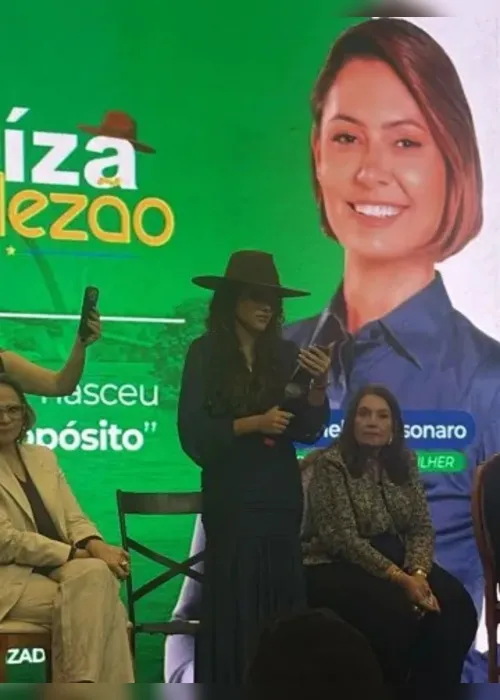 
				Michelle 'vira madrinha' no DF de filha de réu do 8/1 que morreu na prisão
			
			