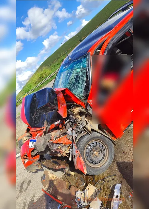 
				Motorista morre após colisão entre carro e carreta na BR-101, em Novo Lino
			
			