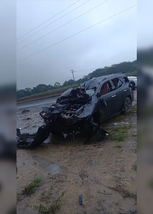 
				Motorista perde controle e capota Hilux na AL-220, no interior de Alagoas
			
			