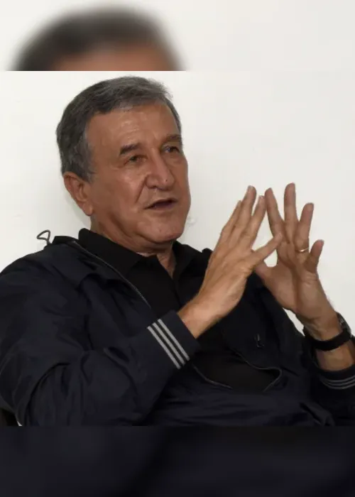 
				Parreira continua na UTI com insuficiência respiratória e leve melhora
			
			