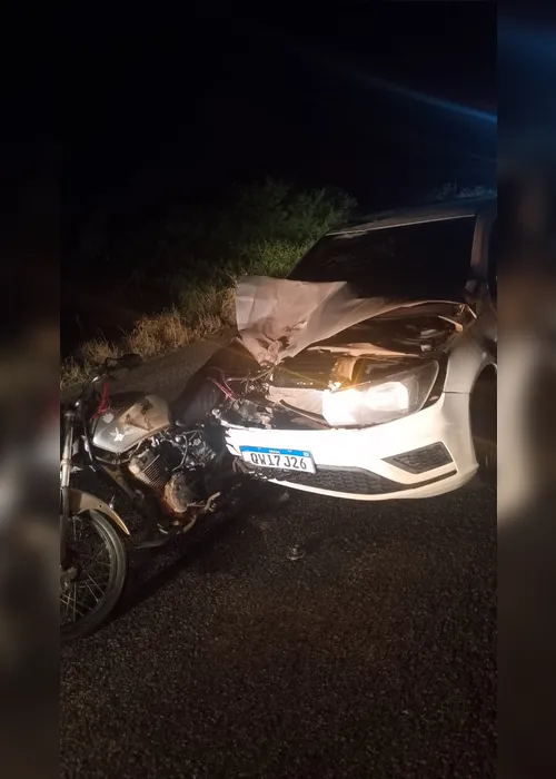 
				Pedreiro morre após moto ser atingida por carro em Craíbas; esposa e bebê ficam feridas
			
			