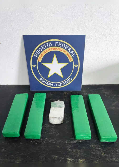 
				'Recebidinho pago' de maconha: homem é preso com encomenda de drogas enviada a AL
			
			