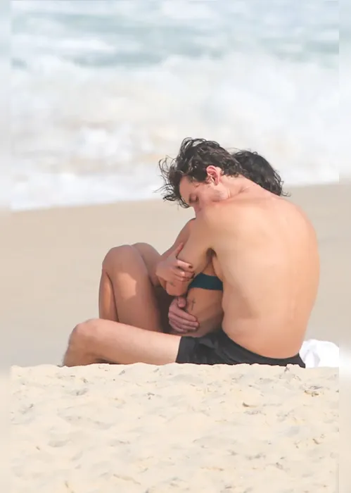 
				Shawn Mendes e Bruna Marquezine curtem praia após cantor chegar ao RJ
			
			