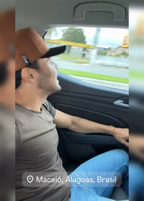 
				Tirulipa chega 'escoltado' pelo DMTT para show no Jaraguá; veja vídeo
			
			