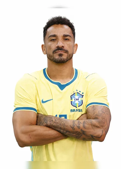 
				Veja como ficaram: CBF divulga imagens dos jogadores da Seleção com os uniformes da Copa
			
			