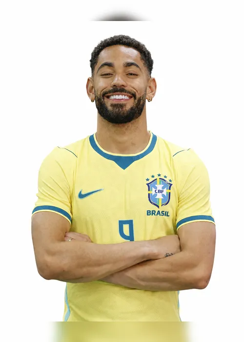 
				Veja como ficaram: CBF divulga imagens dos jogadores da Seleção com os uniformes da Copa
			
			
