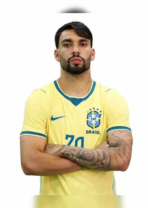 
				Veja como ficaram: CBF divulga imagens dos jogadores da Seleção com os uniformes da Copa
			
			