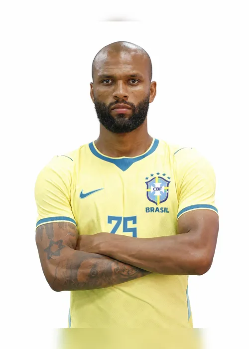 
				Veja como ficaram: CBF divulga imagens dos jogadores da Seleção com os uniformes da Copa
			
			