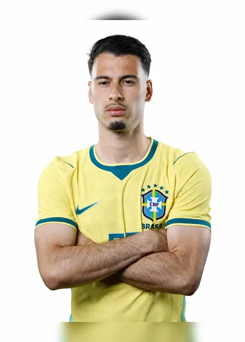 
				Veja como ficaram: CBF divulga imagens dos jogadores da Seleção com os uniformes da Copa
			
			