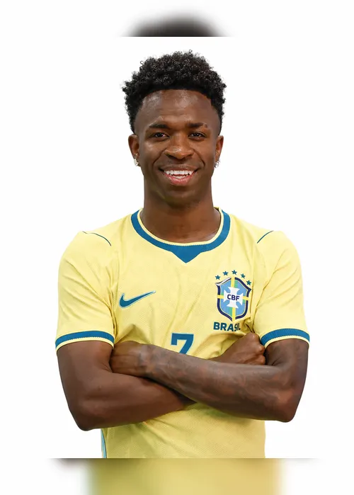 
				Veja como ficaram: CBF divulga imagens dos jogadores da Seleção com os uniformes da Copa
			
			