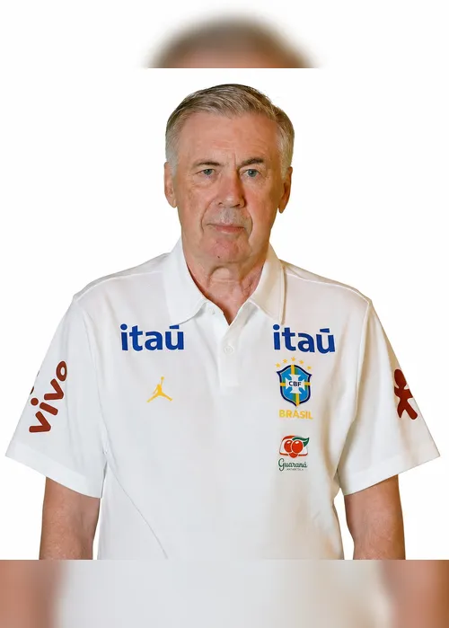 
				Veja como ficaram: CBF divulga imagens dos jogadores da Seleção com os uniformes da Copa
			
			