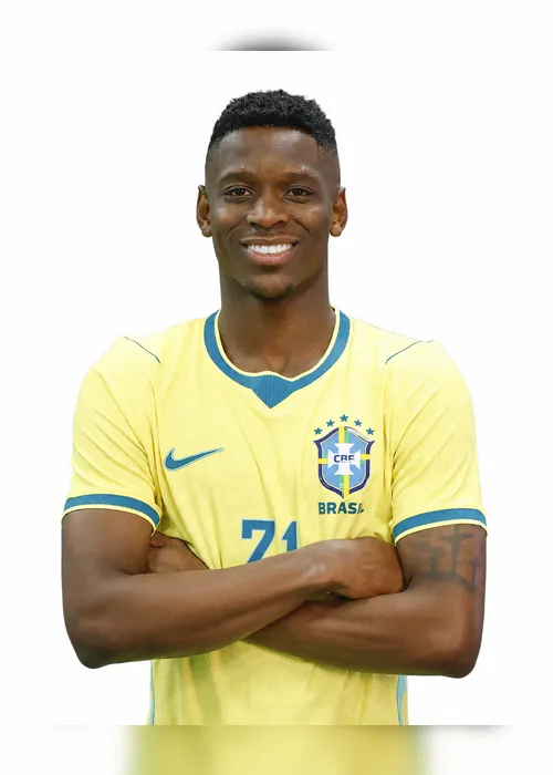 
				Veja como ficaram: CBF divulga imagens dos jogadores da Seleção com os uniformes da Copa
			
			