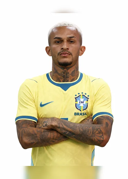 
				Veja como ficaram: CBF divulga imagens dos jogadores da Seleção com os uniformes da Copa
			
			