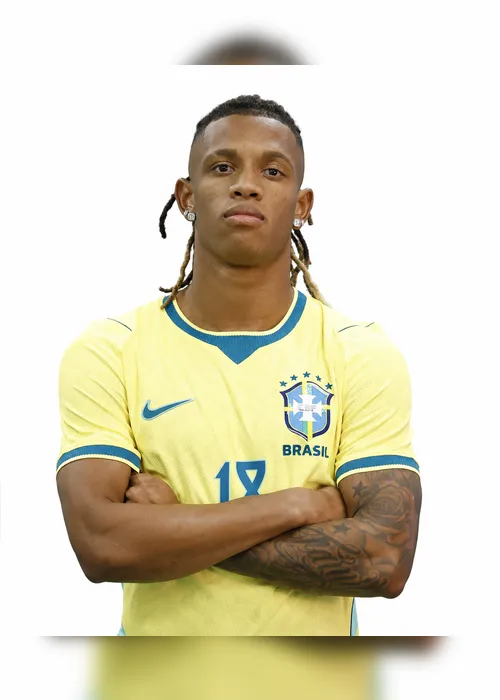 
				Veja como ficaram: CBF divulga imagens dos jogadores da Seleção com os uniformes da Copa
			
			