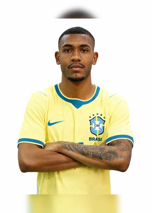 
				Veja como ficaram: CBF divulga imagens dos jogadores da Seleção com os uniformes da Copa
			
			