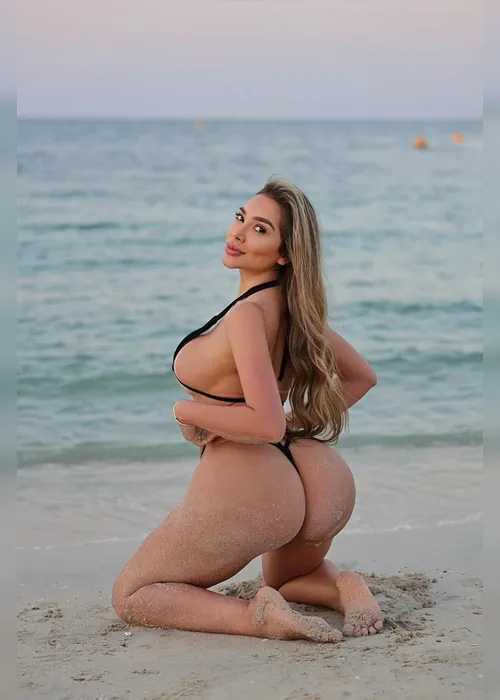 
				Veja fotos: miss posa com biquíni de 4cm e revela ritual com ouro para cuidar do bumbum
			
			