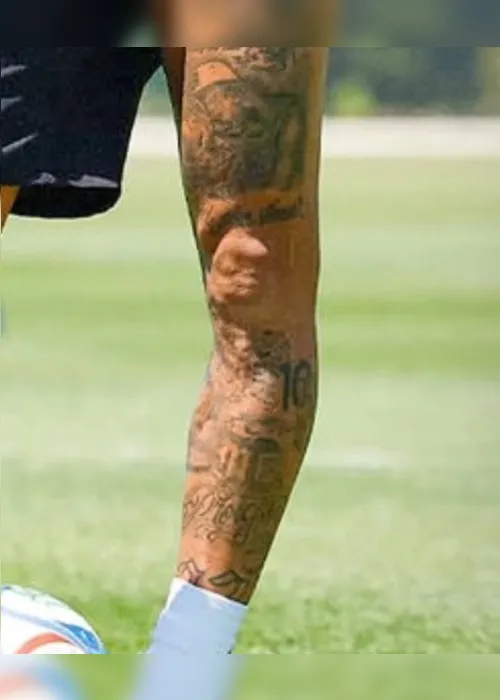 
				Veja memes do joelho do Neymar em treino da Seleção Brasileira na Copa
			
			