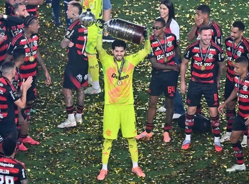 Rossi recebe sondagens, mas segue valorizado no Flamengo e saída é improvável