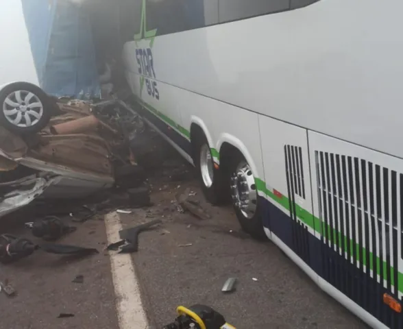 Acidente com 14 veículos na BR-262, em Betim, deixa um morto e 5 feridos