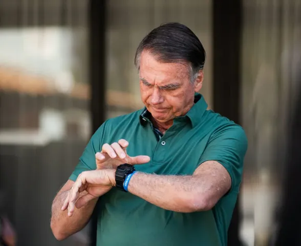 Arma de fogo de Jair Bolsonaro é apreendida durante blitz da PM no DF